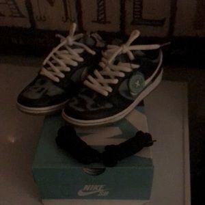 Brandnew NIKE men’s size 8, tags, x-laces,original box